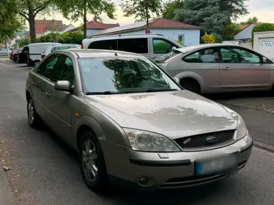 Gebraucht Ford Focus 143 PS (105 kW) 2003 Gold Limousine