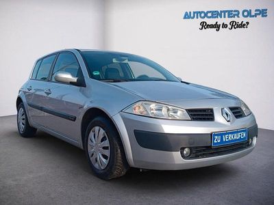 Grau Gebraucht 2005 Renault Mégane II Limousine | 2.999 € (Fairer Preis)