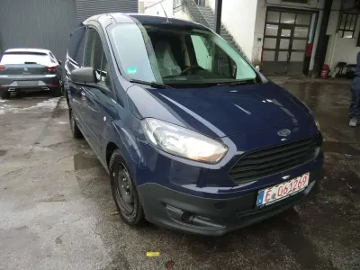 Gebraucht Ford Courier Basis 101 PS (74 kW) 2018 Blazerblau Van / Kleinbus