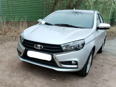 Gebraucht Lada Vesta 106 PS (77 kW) 2017 Silber Limousine