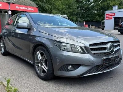 Gebraucht Mercedes A180 109 PS (80 kW) 2014 Grau Kleinwagen