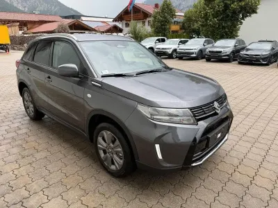 Neu Suzuki Vitara Comfort 110 PS (80 kW) 2026 Grau SUV