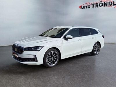 Gebraucht Skoda Superb LAURIN & KLEMENT 204 PS (150 kW) 2024 Weiss Kombi