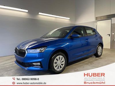 Neu Skoda Fabia Selection 95 PS (69 kW) 2026 [8x8x] race blue metallic Limousine