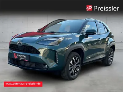 Neu Toyota Yaris Cross 131 PS (96 kW) 2026 Grün SUV