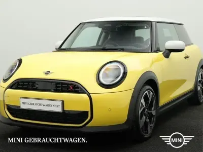 Second-hand Mini Cooper S Classic 204 CP (150 kW) 2024 Galben Hatchback