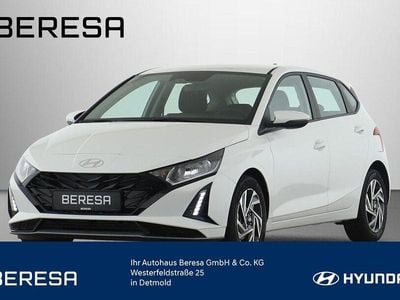 Neu Hyundai i20 Trend 101 PS (74 kW) 2025 Atlas white / sol Limousine