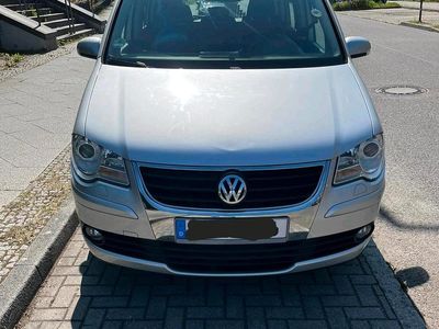 Second-hand VW Touran 109 CP (80 kW) 2009 Argintiu Monovolum
