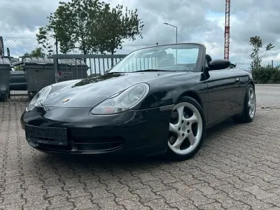 Begagnad Porsche 911 Carrera 4 Cabriolet 300 HK (220 kW) 2001 Svart Cab