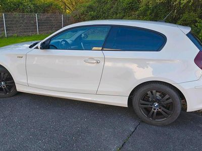 Usata BMW 116 122 CV (89 kW) 2009 Bianco Utilitaria