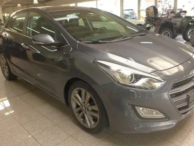 Gebraucht Hyundai i30 Premium 135 PS (99 kW) 2016 Grau Limousine