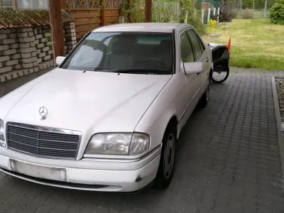 Gebraucht Mercedes C180 122 PS (89 kW) 1993 Weiß Limousine