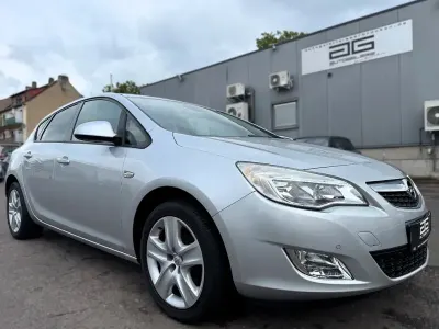 Gebraucht Opel Astra 140 PS (102 kW) 2011 Silber Limousine