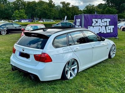 Weiß Gebraucht 2011 BMW 330 M Sport Kombi | 17.500 €