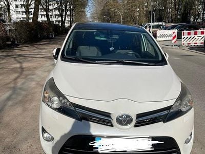 Gebraucht Toyota Verso 124 PS (91 kW) 2014 Weiß Van / Kleinbus