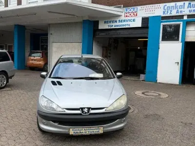 Gebraucht Peugeot 206 75 PS (55 kW) 2003 Silber Limousine