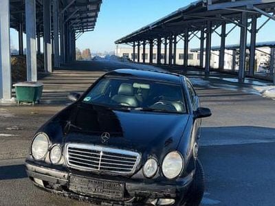 Schwarz Gebraucht 1999 Mercedes CLK200 Coupé | 900 € (Fairer Preis)
