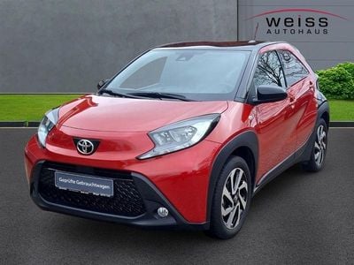 Gebraucht Toyota Aygo X Team 72 PS (52 kW) 2024 3u4)/ black mica (209) (rot SUV