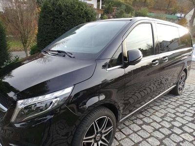 Obsidianschwarz metallic Gebraucht 2020 Mercedes V250 Avantgarde Edition Van / Kleinbus | 47.500 € (Fairer Preis)