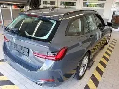 Gebraucht BMW 320 Sport Line 190 PS (139 kW) 2023 Grau Kombi