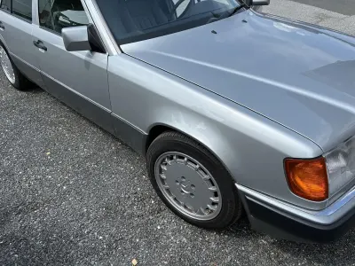 Gebraucht Mercedes 230 132 PS (97 kW) 1990 Grau Limousine