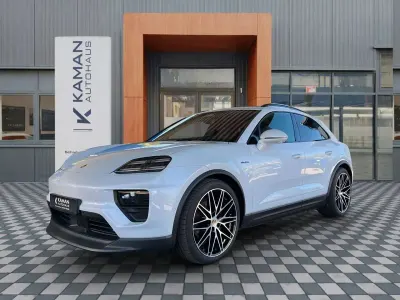 Gebraucht Porsche Macan 4 Electric 300 kW (408 PS) 2024 Eisgraumetallic SUV