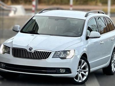 Weiß Gebraucht 2015 Skoda Superb Exclusive Kombi | 9.410 € (Fairer Preis)