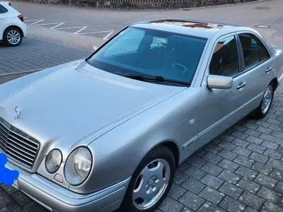 Brugt Mercedes E280 Avantgarde 204 HK (150 kW) 1996 Sølv Sedan