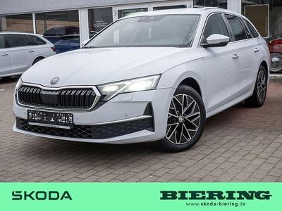 Weiß Gebraucht 2024 Skoda Octavia Selection Limousine | 25.990 € (Guter Preis)