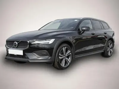 Gebraucht Volvo V60 CC Plus 197 PS (144 kW) 2024 Manufacturer Kombi