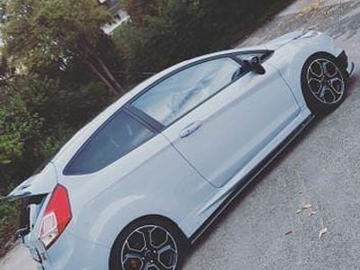 Grau Gebraucht 2016 Ford Fiesta ST200 Kleinwagen | 11.900 € (Teuer)