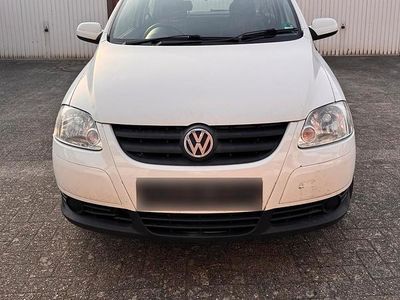 Gebraucht VW Fox 54 PS (39 kW) 2010 Weiß Kleinwagen