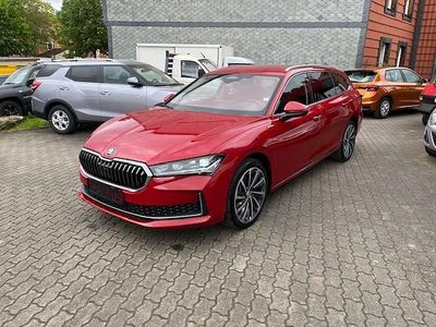 Carminrot metallic Gebraucht 2025 Skoda Superb LAURIN & KLEMENT Kombi | 48.445 € (Etwas zu teuer)