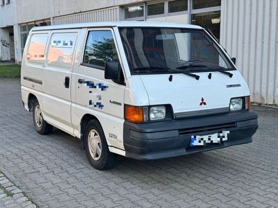 Mitsubishi L300