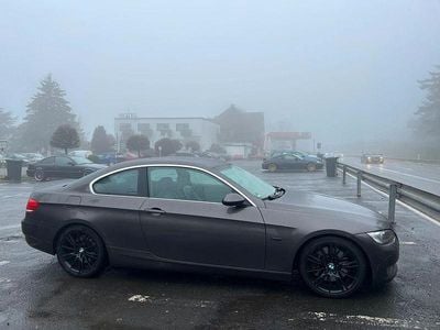 Gebraucht BMW 330 Sport Line 272 PS (200 kW) 2009 Braun Coupé