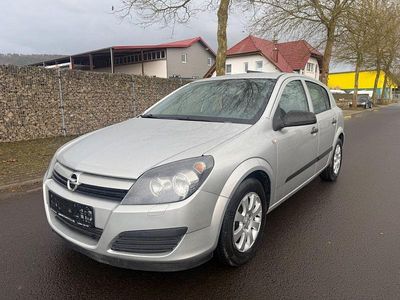 Usata Opel Astra Basis 105 CV (77 kW) 2004 Argento Berlina