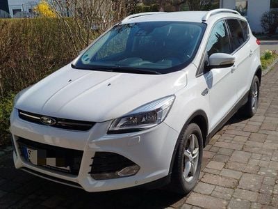 Gebraucht Ford Kuga Titanium 163 PS (119 kW) 2014 Weiß SUV