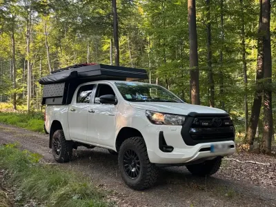 Używany Toyota HiLux Comfort 208 KM (152 kW) 2023 Biały Pickup