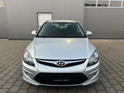 Gebraucht Hyundai i30 Edition 109 PS (80 kW) 2010 Silber Limousine