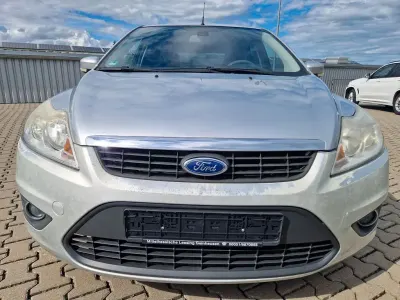 Gebraucht Ford Focus Style 101 PS (74 kW) 2009 Silber Limousine