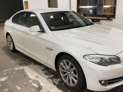 Gebraucht BMW 520 185 PS (136 kW) 2011 Weiß Limousine
