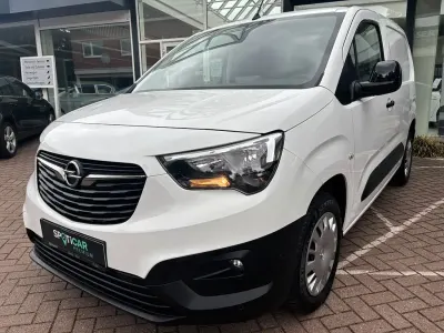 Gebraucht Opel Combo Edition 131 PS (96 kW) 2021 Weiß Van / Kleinbus