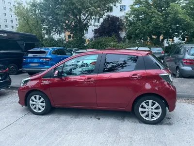 Gebraucht Toyota Yaris Hybrid 116 PS (85 kW) 2014 Rot Kleinwagen