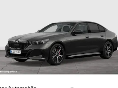 Gebraucht BMW 550e Comfort Edition 489 PS (359 kW) 2025 Grau Limousine