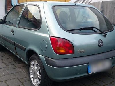 Grün Gebraucht 2001 Ford Fiesta Kleinwagen | 1.398 € (Etwas zu teuer)