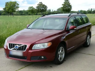 Gebraucht Volvo V70 175 PS (128 kW) 2010 Rot Kombi