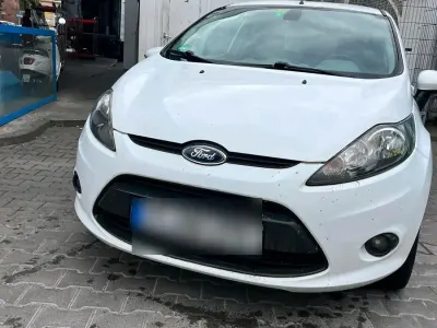 Gebraucht Ford Fiesta 60 PS (44 kW) 2010 Weiß Kleinwagen