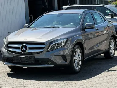 Gebraucht Mercedes GLA200 Style 136 PS (100 kW) 2015 Grau SUV