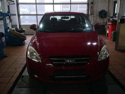 Rot Gebraucht 2009 Kia Ceed Kleinwagen | 1.200 € (Guter Preis)