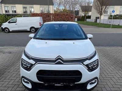 Weiß Gebraucht 2024 Citroën C3 PureTech Limousine | 12.490 € (Guter Preis)